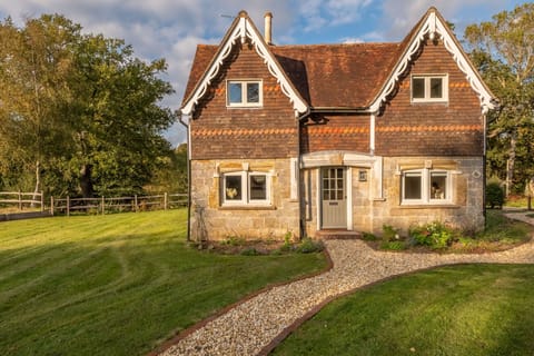Hensill Farmhouse is a fully renovated 19th century cottage set in a beautiful rural setting
