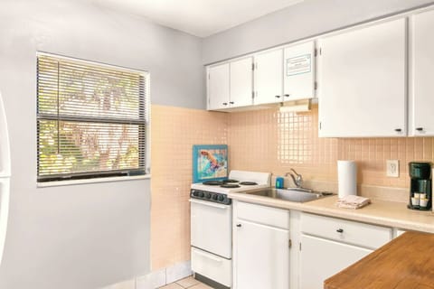 Boutique Beach Retreat Treasure Island full kitchen, stove refrigerator, freezer, microwave, coffee maker, kitchen utensils and flatware kitchen table