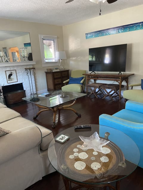 Large living room, comfortable seating for conversation, tv and reading.