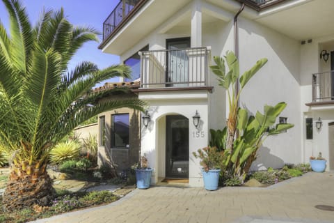 Welcome to 155 San Luis St casita grande!