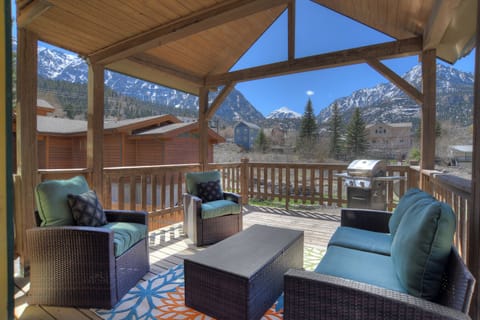 Stunning Outdoor Space on Private Deck - Stunning Outdoor Space on Private Deck