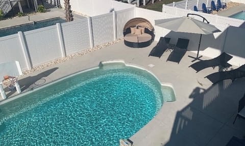 Private Pool! 3 ft on the left. 7 ft on the right!
Large Pool! Always so fun!