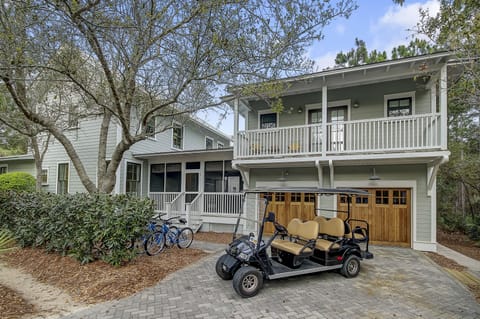Parking, Carriage House and Golf Cart for 1302 Western Lake Drive