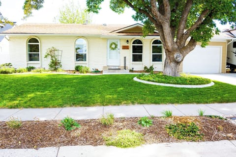 Camelot Cottage front yard
