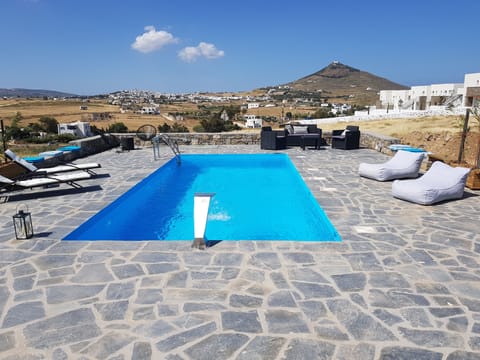 4 Private Villas with 4 pools & Jacuzzi!
Villa Emily 