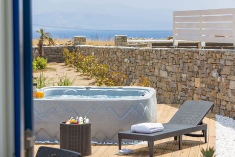 4 Private Villas with 4 pools & Jacuzzi!
Villa Emily 