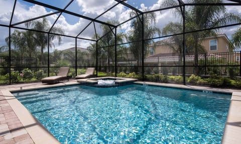 [amenities:screened-in-pool:3] Screened In Pool
