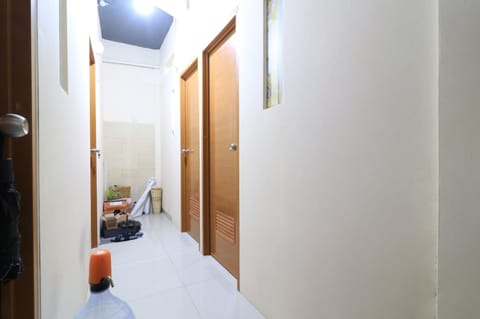 Standard Single Room, Shared Bathroom | Interior