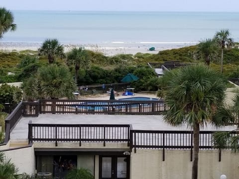 Condo, 2 Bedrooms | Property grounds
