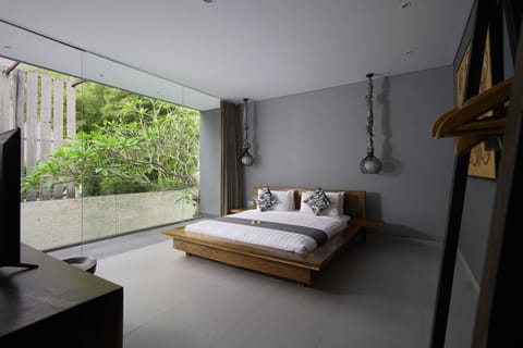 Minibar, in-room safe, desk, laptop workspace