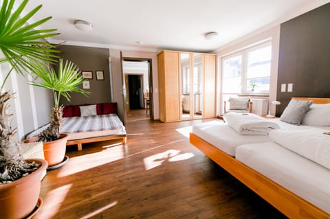 Family Studio | Free WiFi, bed sheets