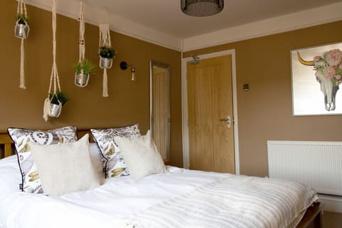 Double Room (Room1) | Individually furnished, iron/ironing board, bed sheets