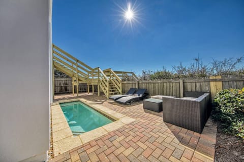 Private Heated Dipping Pool (*Pool heat is an additional fee - March - Sept $25/night Oct - Feb $35/night)