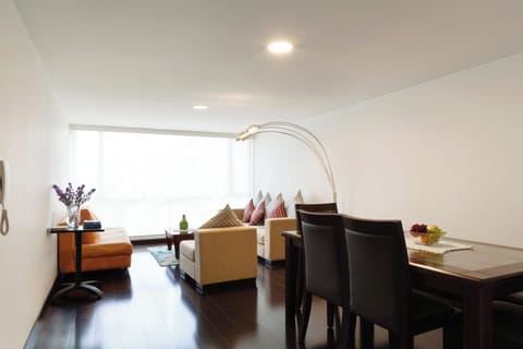 Spacious living room — vacation rental La Carolina, Quito