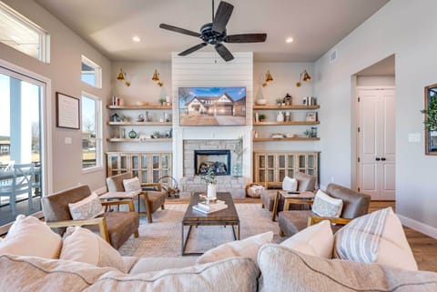 Granbury Vacation Rental | 2 Floors | 3 BR | 3.5 BA | 2,500 Sq Ft