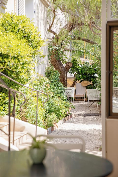 Daily buffet breakfast (EUR 16 per person)