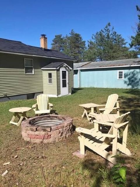 Fire pit in back to enjoy the evenings