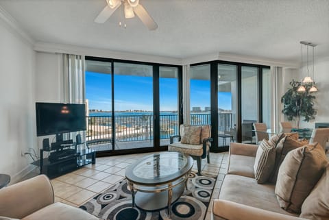 Living Room with Queen Size Sleeper Sofa and Floor to Ceiling Views