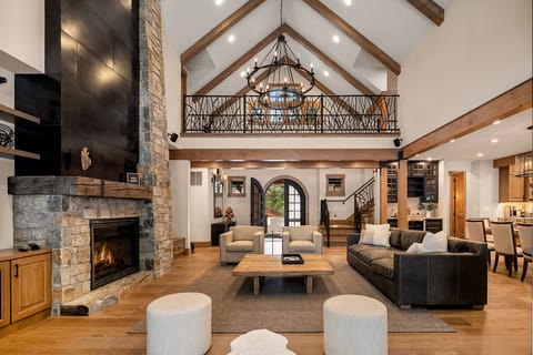 Dreamers Lodge: - Spectacular great room with soaring vaulted ceilings and beautiful gas fireplace.