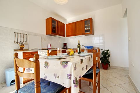 Apartment (Two Bedroom Apartment -Terrace and Se) | In-room dining