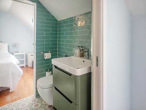 Bathroom | Little Trevarrack, Little Trevarrack