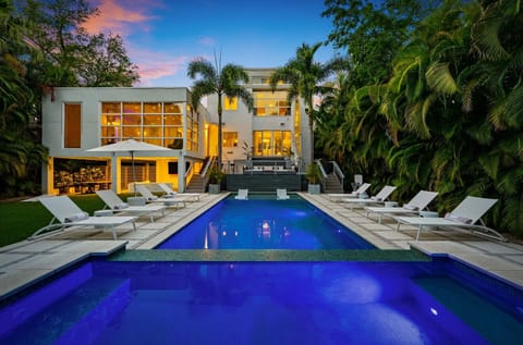 Welcome to Palm Paradise! Your Private Resort Oasis!