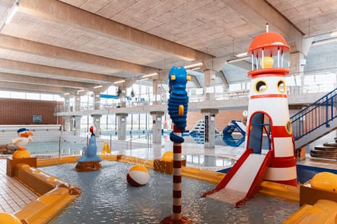 2 indoor pools, outdoor pool, sun loungers, lifeguards on site