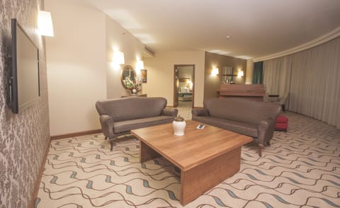 Premium bedding, minibar, in-room safe, laptop workspace