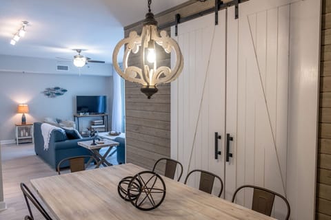 Beautifully updated condo!