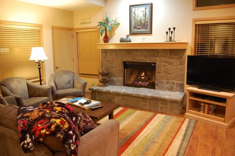 A nice space to converse, watch TV.