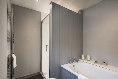 Heatherdene - family bathroom with bath and separate shower