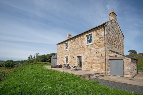 Lowtown Cottage - pretty sandstone front aspect