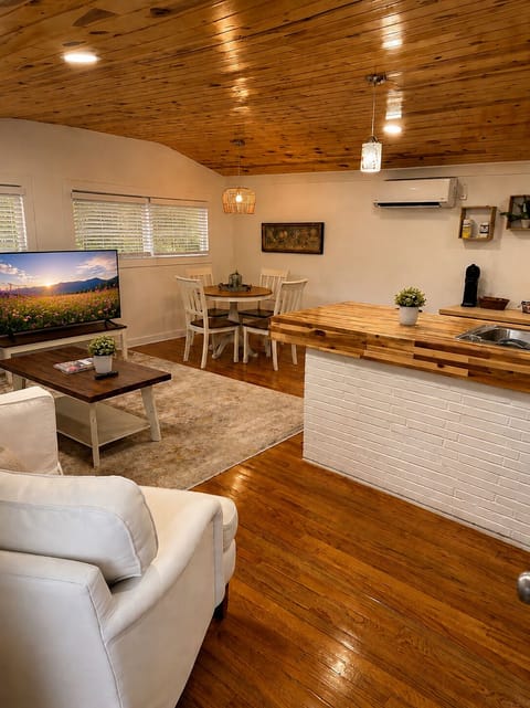The Backbay Livingroom