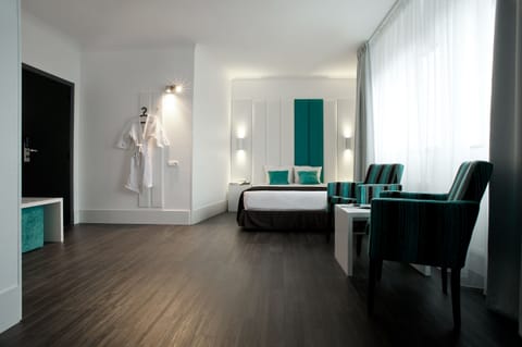 Family Room | In-room safe, desk, iron/ironing board, free WiFi