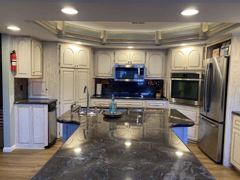 Kitchen breakfast bar