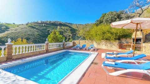 Casa Fuente Velez Sayalonga by Ruralidays
