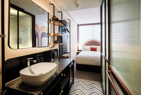 Room, 1 Queen Bed, City View (Snug) | Pillowtop beds, in-room safe, blackout drapes, soundproofing