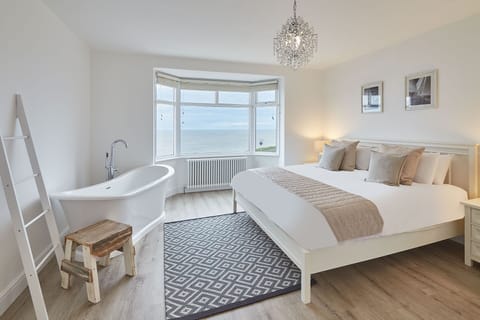 Solimar House, Whitby - Host & Stay