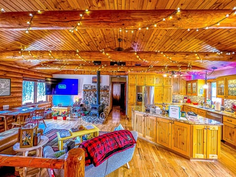 Main living room/kitchen great place to relax with friends 