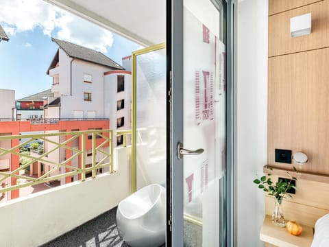 Standard Room, 1 Double Bed, Balcony | Hypo-allergenic bedding, in-room safe, desk, laptop workspace