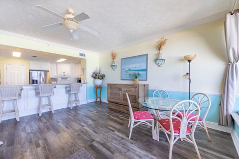 Breakfast Bar Bar Stools, Table & Chairs for Dining