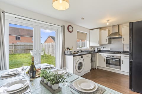 Open plan kitchen and dining area