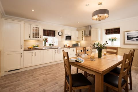 Dryburgh Steading Four - kitchen with dining area