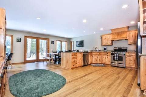 Open Concept kitchen/dining area