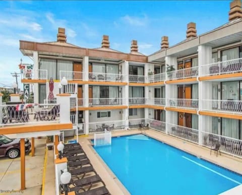 Third floor condo with swimming pool