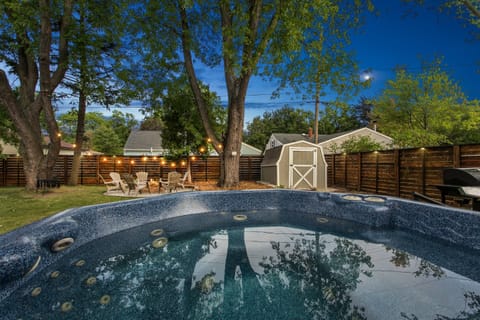 Awesome backyard w/ Hot Tub and Firepit