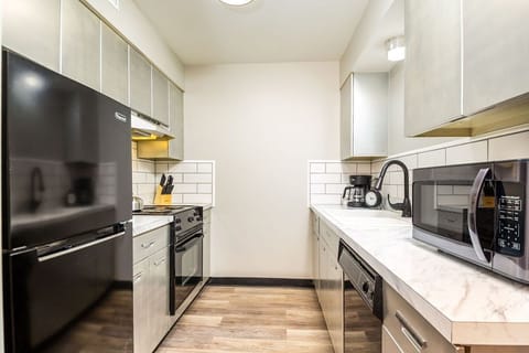 Kitchen fully equipped with all your main needs.