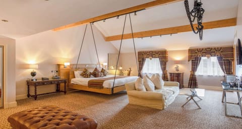 Suite, 1 King Bed, Non Smoking, Sauna | Premium bedding, in-room safe, individually decorated