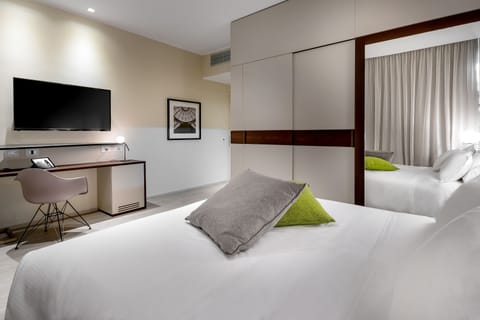 Down comforters, minibar, in-room safe, individually furnished