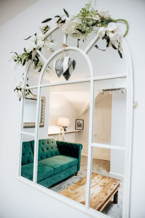 Apartment, Private Bathroom | Lounge